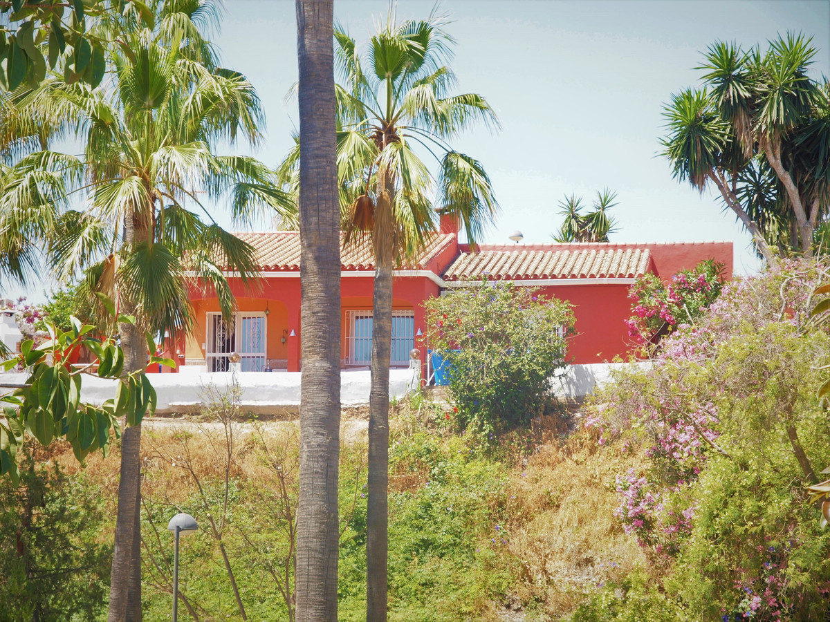 Property Image: Almayate, Costa del Sol East (Detached Villa)
