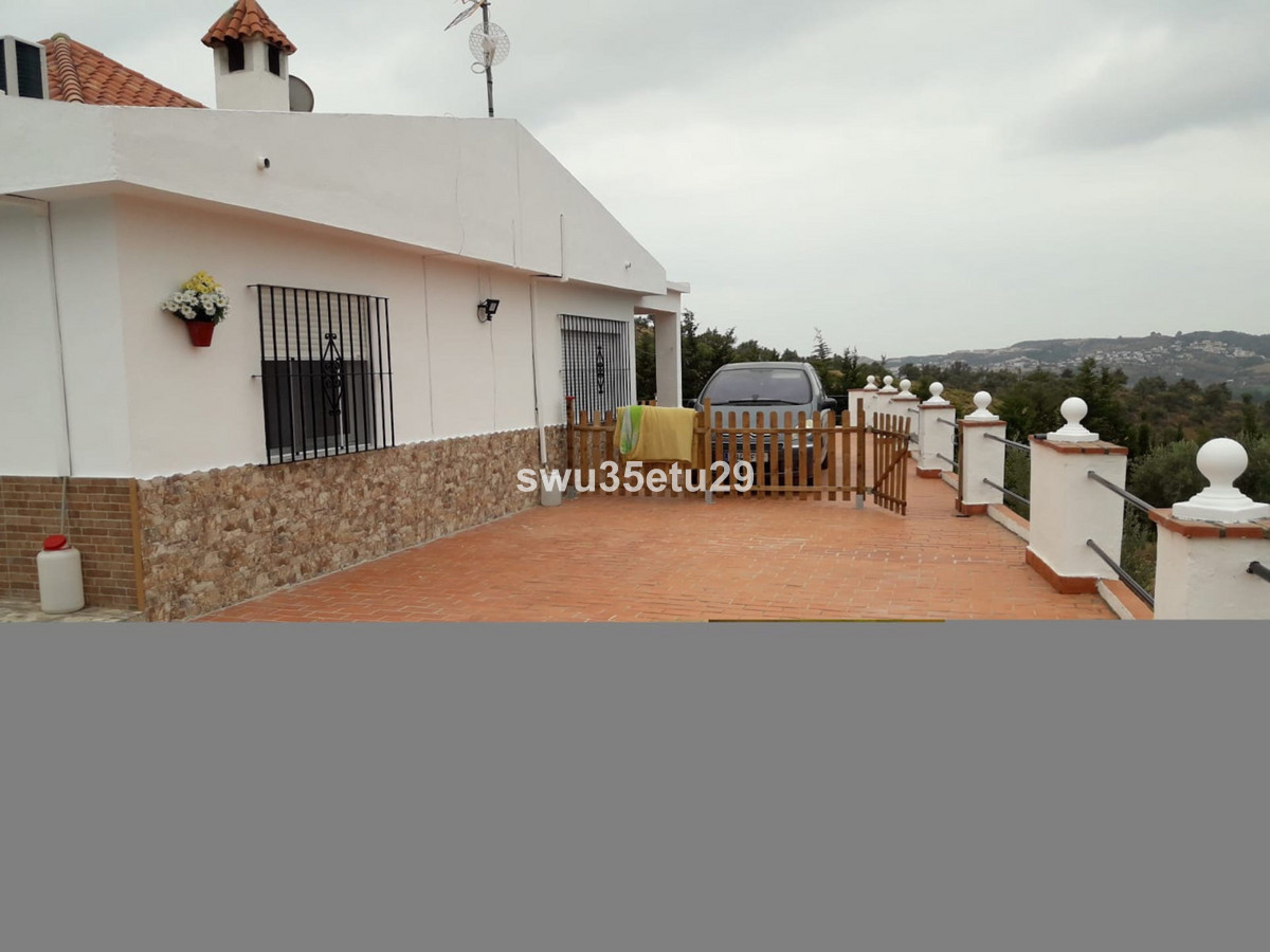 Property Image: Sierrezuela, Costa del Sol (Detached Villa)
