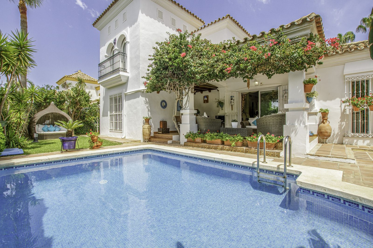 Property Image: Bahía de Marbella, Costa del Sol (Detached Villa)