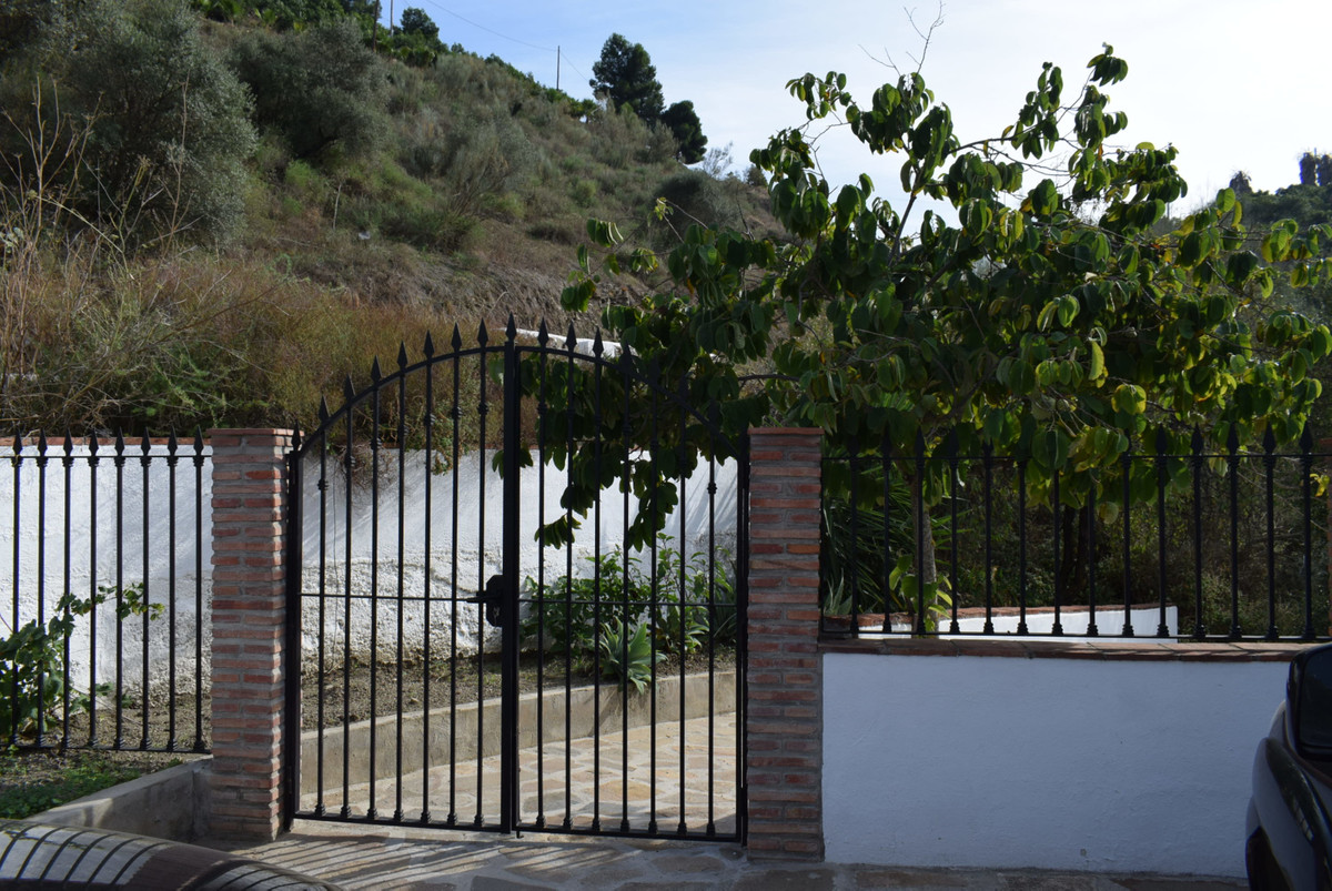 Property Image: Viñuela, Costa del Sol East (Detached Villa)