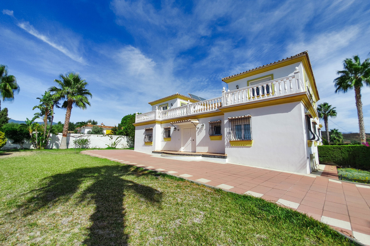 Property Image: Estepona, Costa del Sol (Detached Villa)